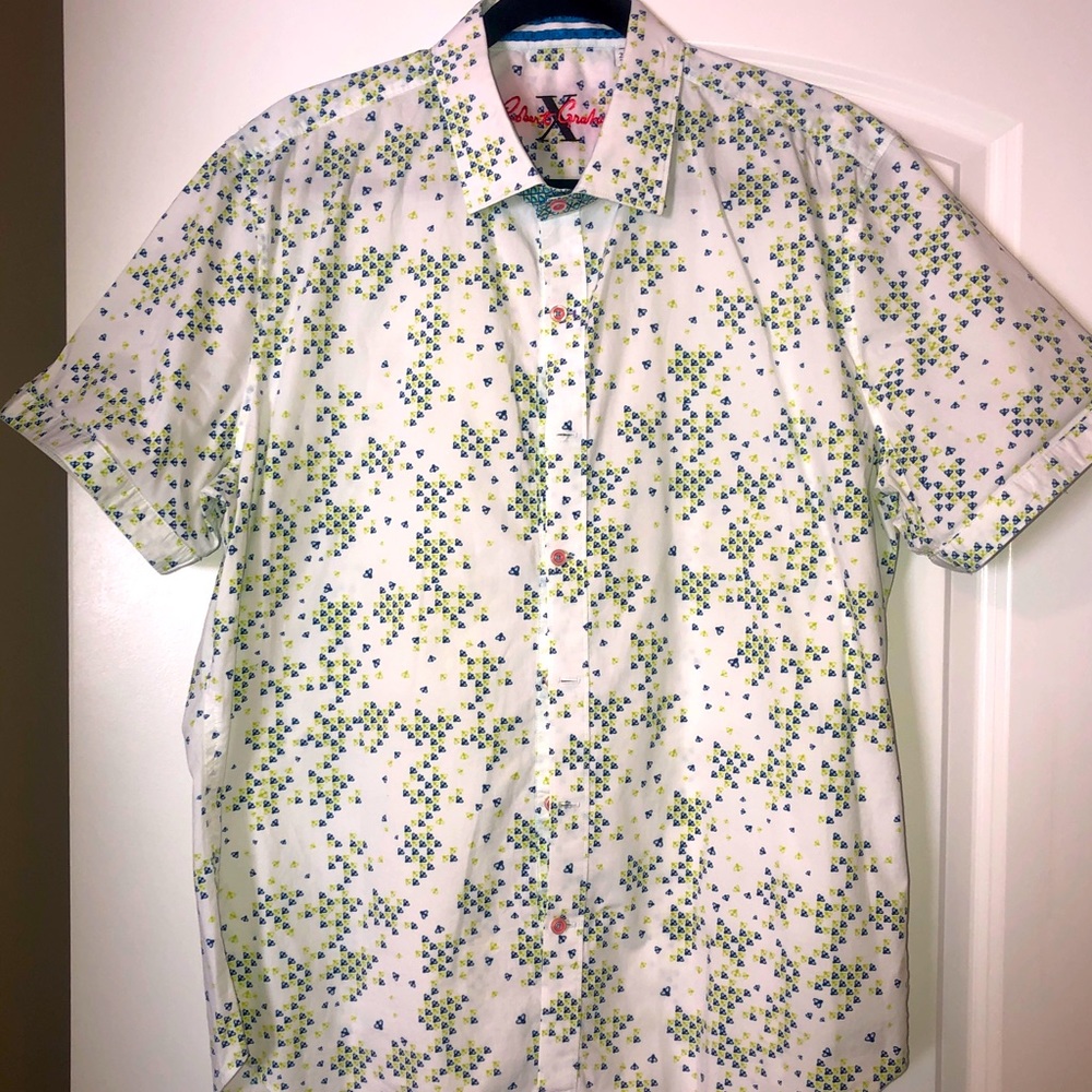 Short sleeve Robert Graham shirt. 2XL tailored fit.